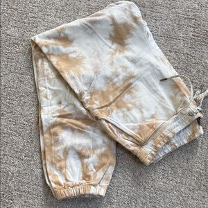 Vuori Tie-dye joggers size M